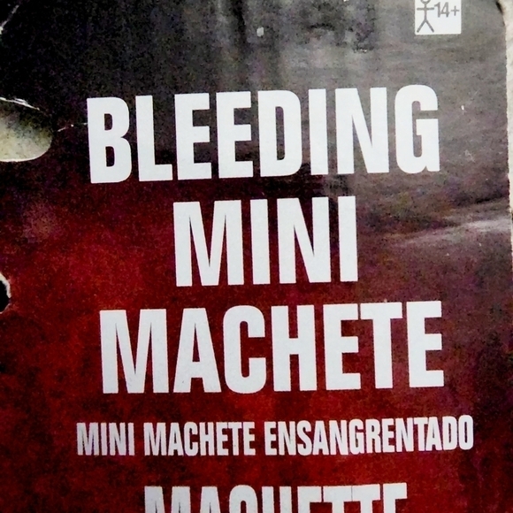 NWT Bleeding Mini Machete Knife Halloween Prop Cosplay Killer Jason Michael New - Picture 4 of 4